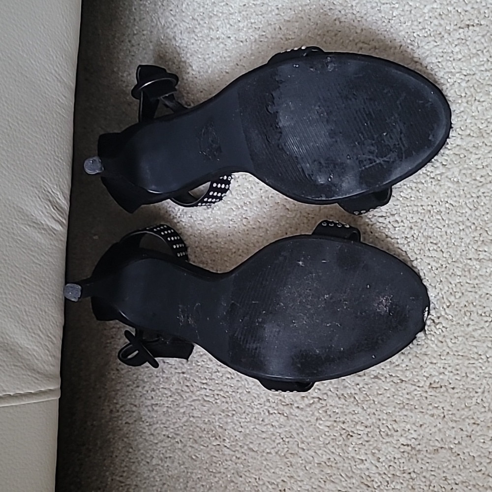 Shoes - Picture 4 of 4